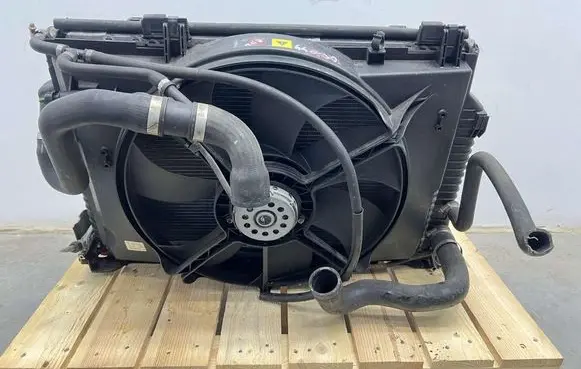 Chrysler Crossfire Coolant radiator
