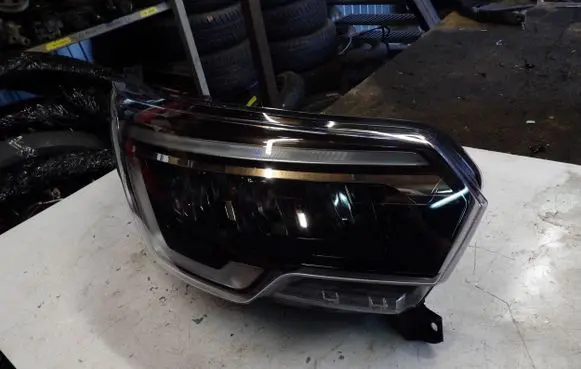 Renault Trafic III (X82) Headlight/headlamp 260102899R 00005251