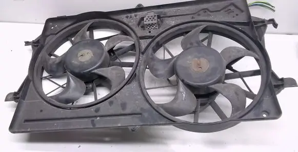 Radiator cooling fan shroud