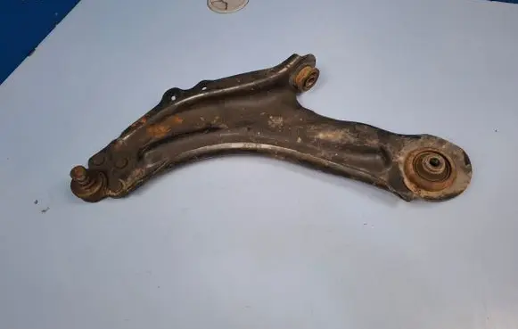 Renault Kangoo II Front lower control arm/wishbone