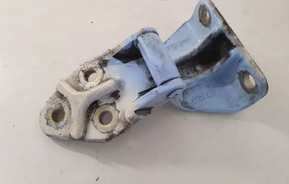 Iveco Daily 3rd gen Front door upper hinge