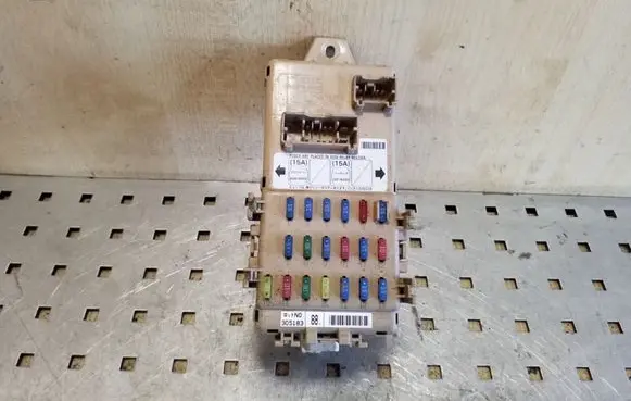 Subaru Forester SG Fuse module JB200400