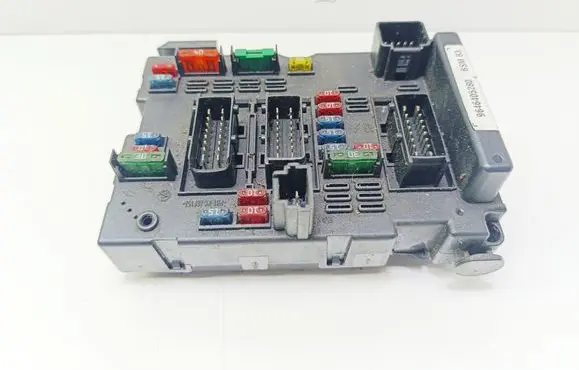 Peugeot 307 Fuse module 9646405280