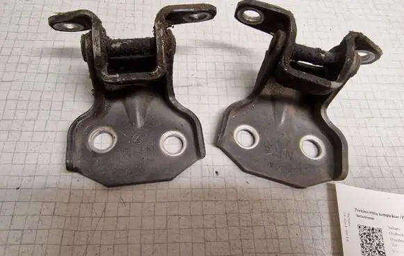 Subaru Outback Front door hinge set 