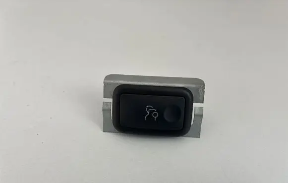 Mercedes-Benz C W204 Tailgate opening switch 03152610