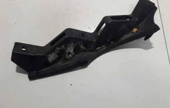 Volkswagen PASSAT B6 Front bumper mounting bracket 3c0807889