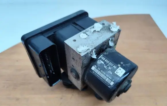 Volkswagen Touran I ABS Pump 1K0907379AC 00005305H0 10096003593