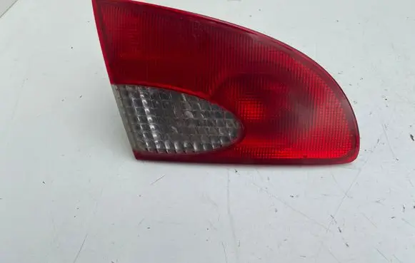 Toyota Avensis T220 Tailgate rear/tail lights