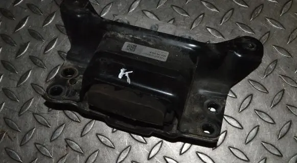 Volkswagen Golf VII Engine mount bracket 5Q0199555R