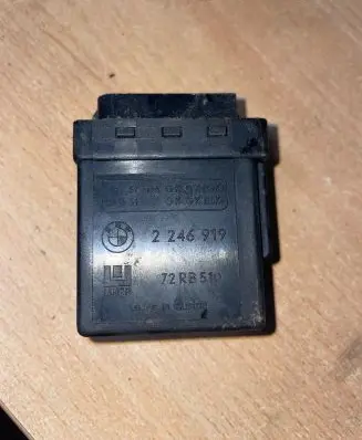 BMW 5 E39 Glow plug pre-heat relay 2246919