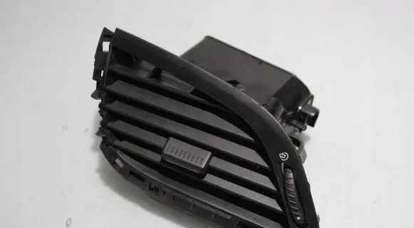 Peugeot 207 Dashboard side air vent grill/cover trim