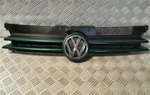 Volkswagen Golf IV Front bumper upper radiator grill