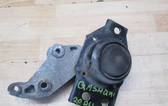 Nissan Qashqai Engine mount vacuum valve 