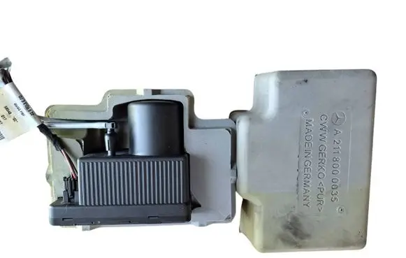 Mercedes-Benz E W211 Central locking vacuum pump 2038000048 0132006365 A2118000035