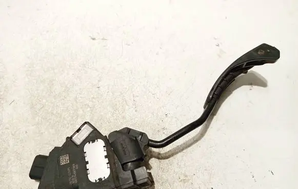 Toyota Avensis T270 Accelerator throttle pedal 7811002071