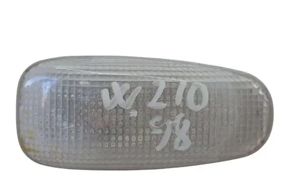Front fender indicator light