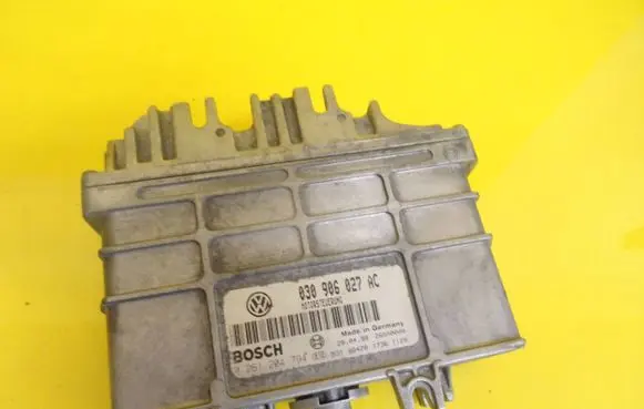 Volkswagen Polo III 6N 6N2 6NF Engine control unit/module 030906027AC 0261204794