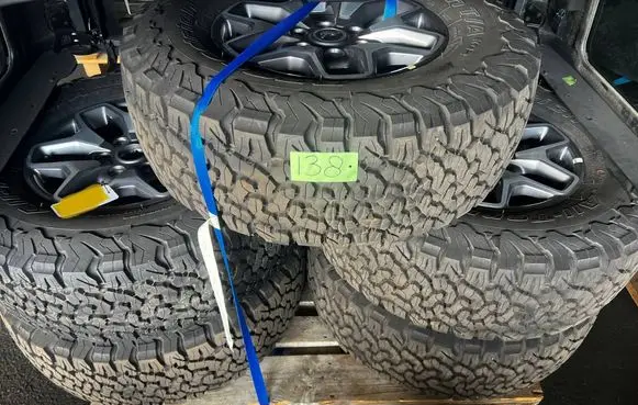Ford Bronco R17 alloy rim 