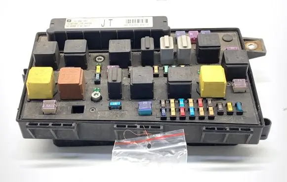 Opel Zafira B Fuse box set 13242781