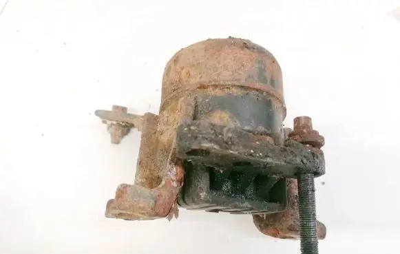 Toyota RAV 4 (XA20) Engine mount bracket