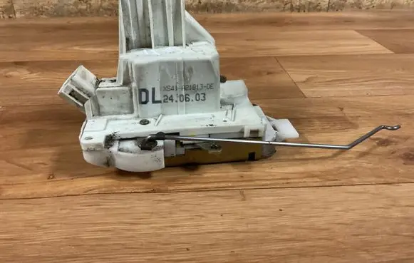 Ford Mondeo Mk III Front door lock XS41A21813DE