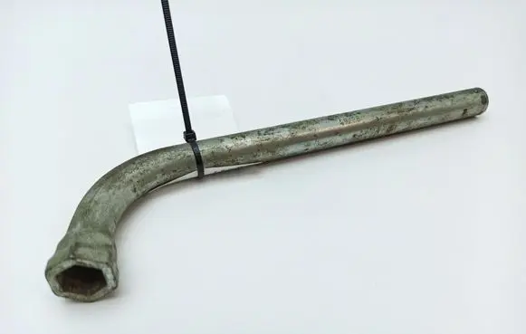 Volkswagen Touran I Wheel nut wrench 4D0012219A