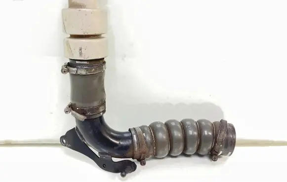 Ford Focus Intercooler hose/pipe AV616C750AC A12422999