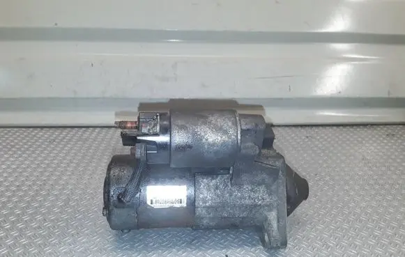 Renault Clio III Starter motor 8200584675 M000T87881