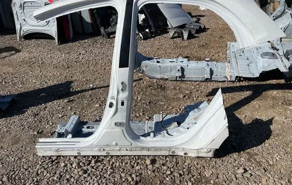 Toyota Yaris XP210 Pillar (middle) 