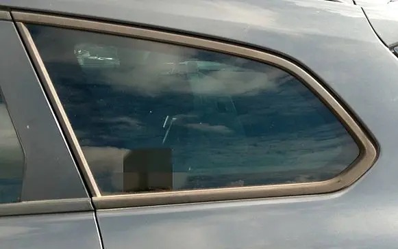 Opel Astra J Rear side window