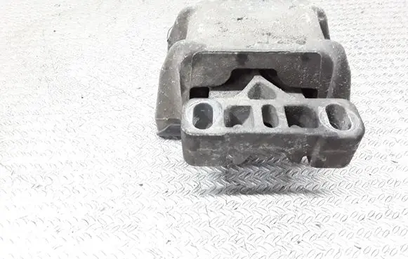 Skoda Octavia Mk1 (1U) Engine mount bracket
