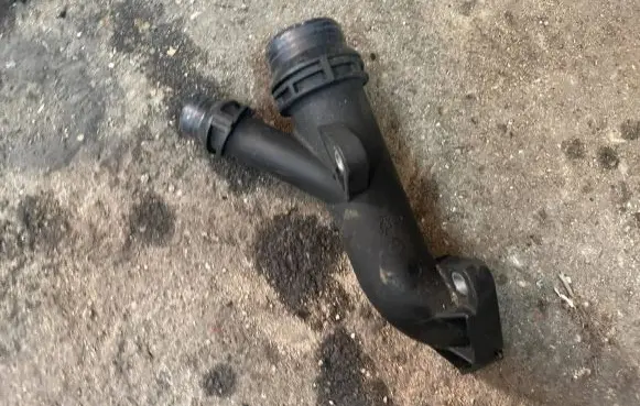 BMW 3 E90 E91 Coolant pipe/hose 