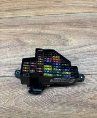 Volkswagen Golf VI Fuse module 1K1941824 08503069