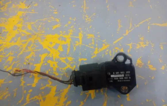 Audi A6 S6 C6 4F Turbo air boost pressure sensor 0281002399 038906051B