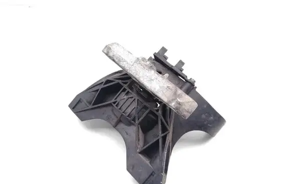 Engine mount bracket