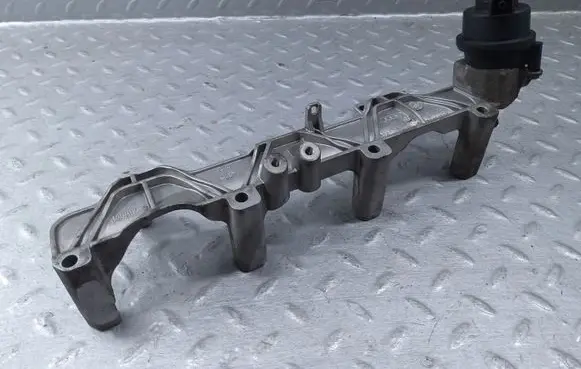 Audi A8 S8 D4 4H Fuel Injector clamp holder 079133340