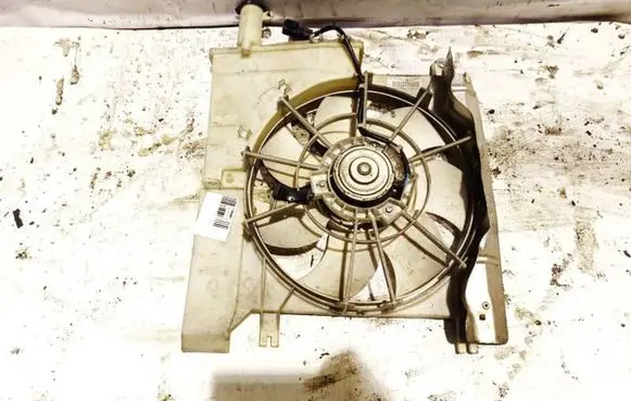Radiator cooling fan shroud