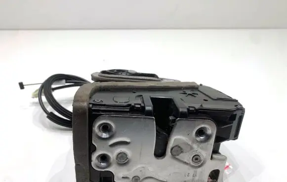 Opel Astra K Front door lock