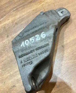 BMW 3 E90 E91 Engine mounting bracket 6760320