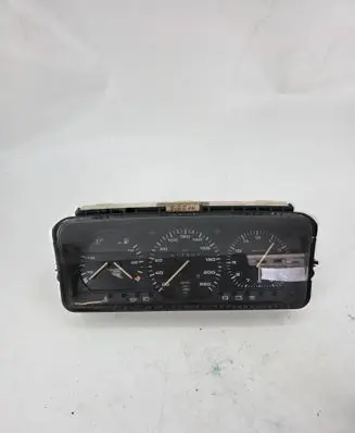 Volkswagen PASSAT B3 Speedometer (instrument cluster) 81117657