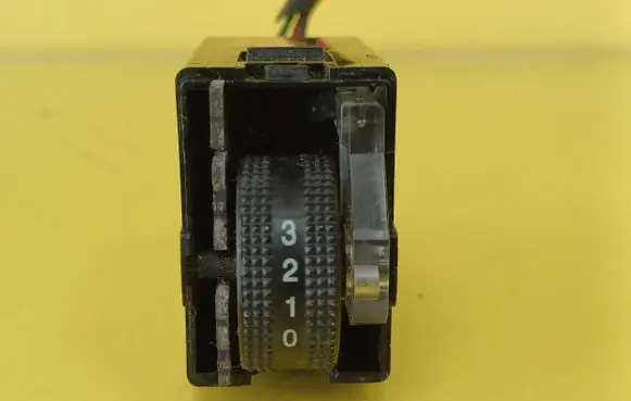 Hyundai Santa Fe Headlight level height control switch 9330026200