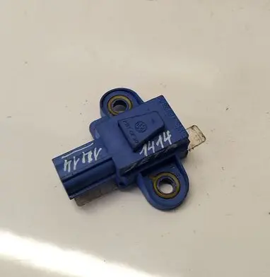 Volkswagen Golf Plus Airbag deployment crash/impact sensor 1K0955557A