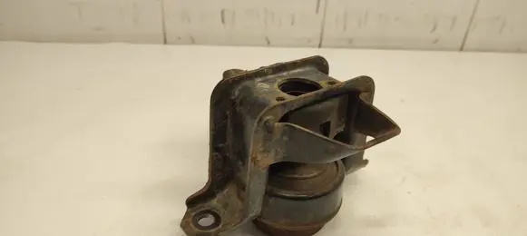 Peugeot 108 Engine mount bracket 241014