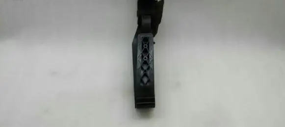 Mercedes-Benz CLS C219 Accelerator throttle pedal A2033000604