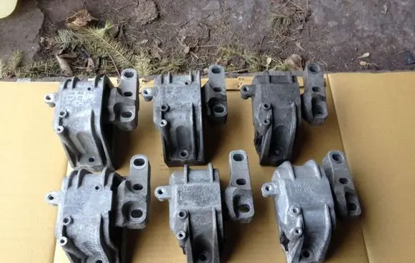 Volkswagen Golf V Engine mount bracket 1K0199262AS
