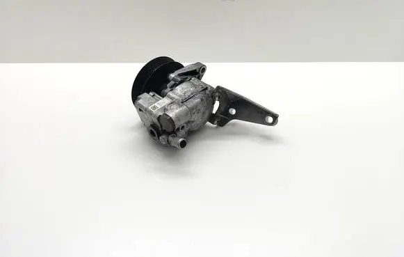 BMW 5 E60 E61 Power steering pump 677936206 7652974 7652974105