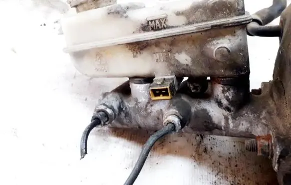 Hyundai Trajet Master brake cylinder