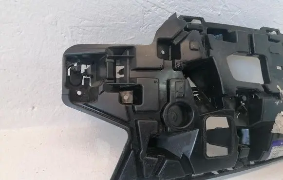 Volvo S40, V40 Front bumper mounting bracket 31425001