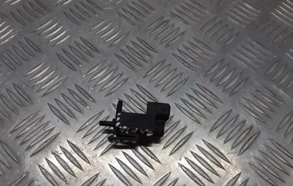 Opel Zafira A Vacuum valve 90530039