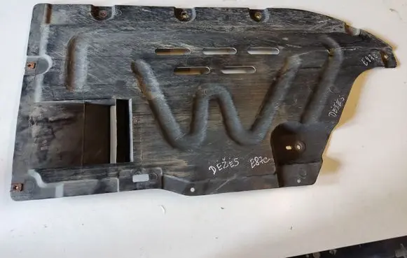 Center/middle under tray cover